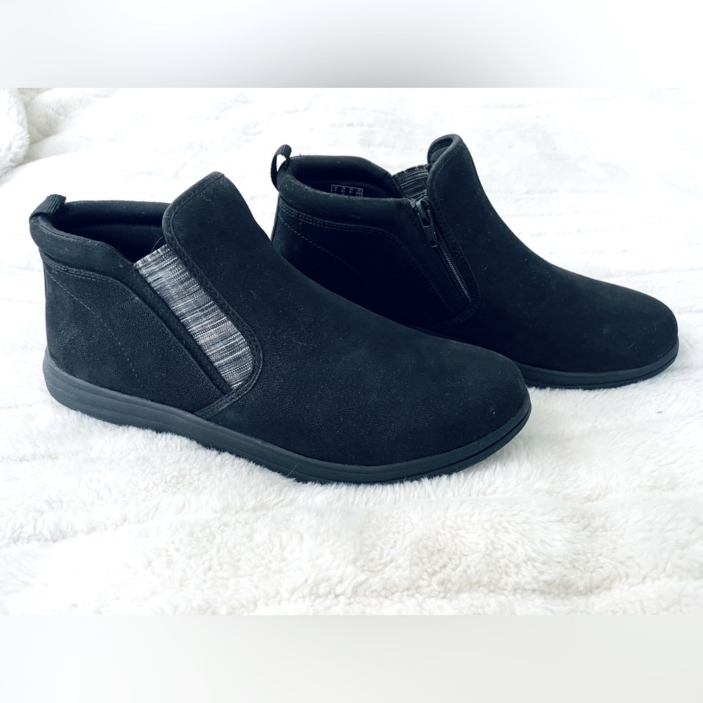 NWT Clark’s Suede Ankle Boots